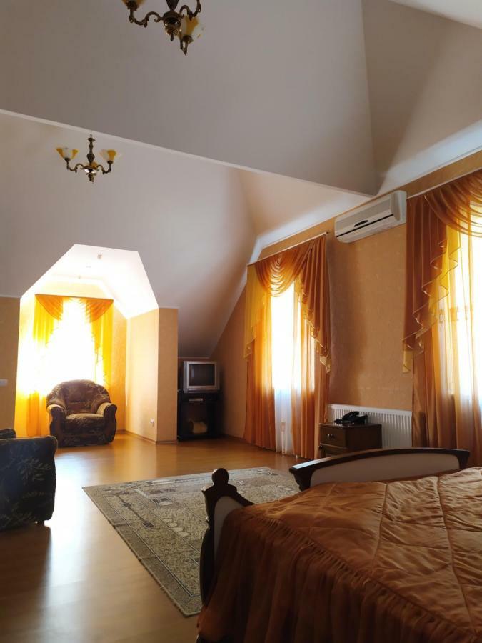 Hotel Tropicana Svitlovods'k Bagian luar foto